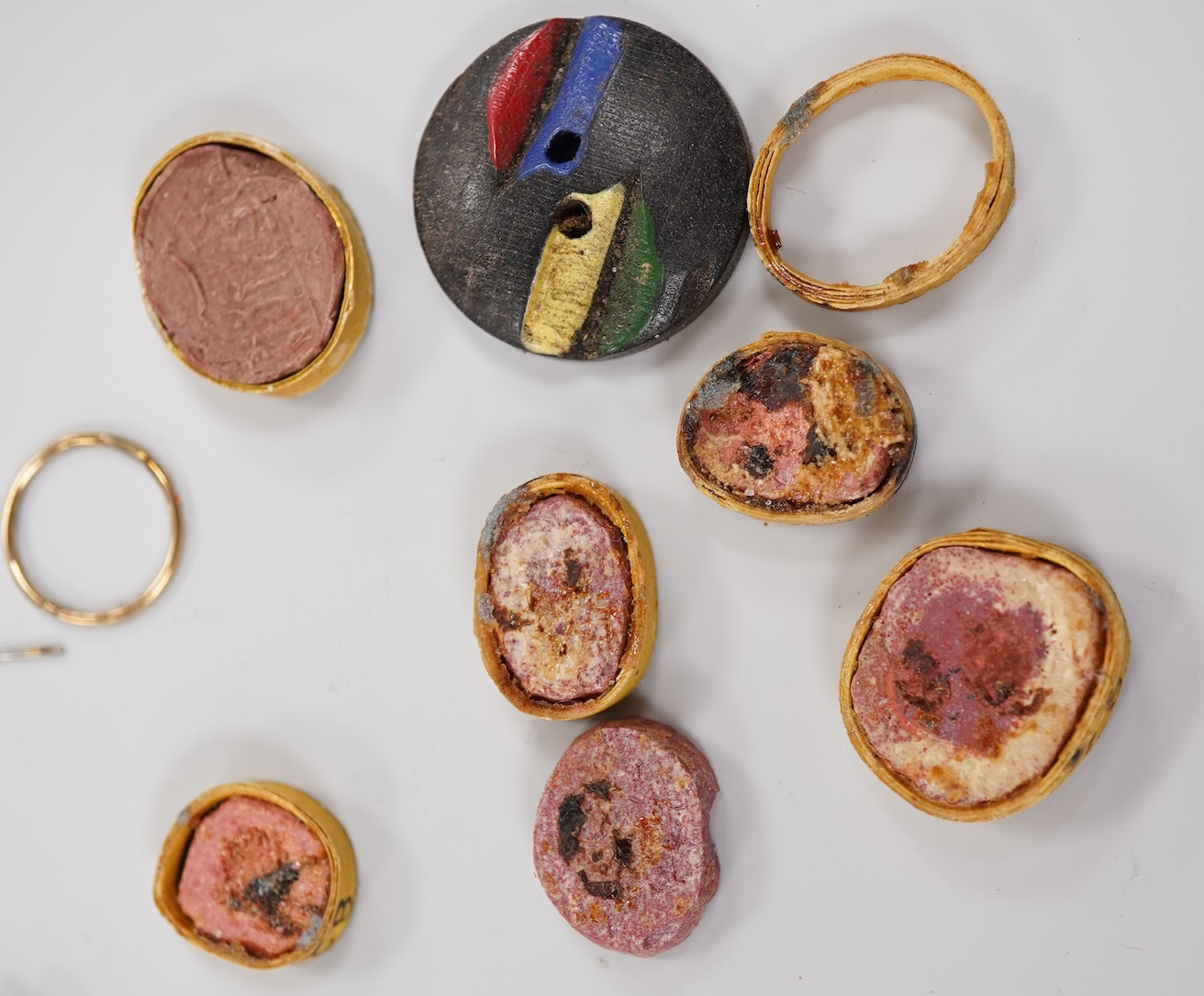 Objects of vertu and miscellaneous items to include mosaic cross, enamel jewels and brooches